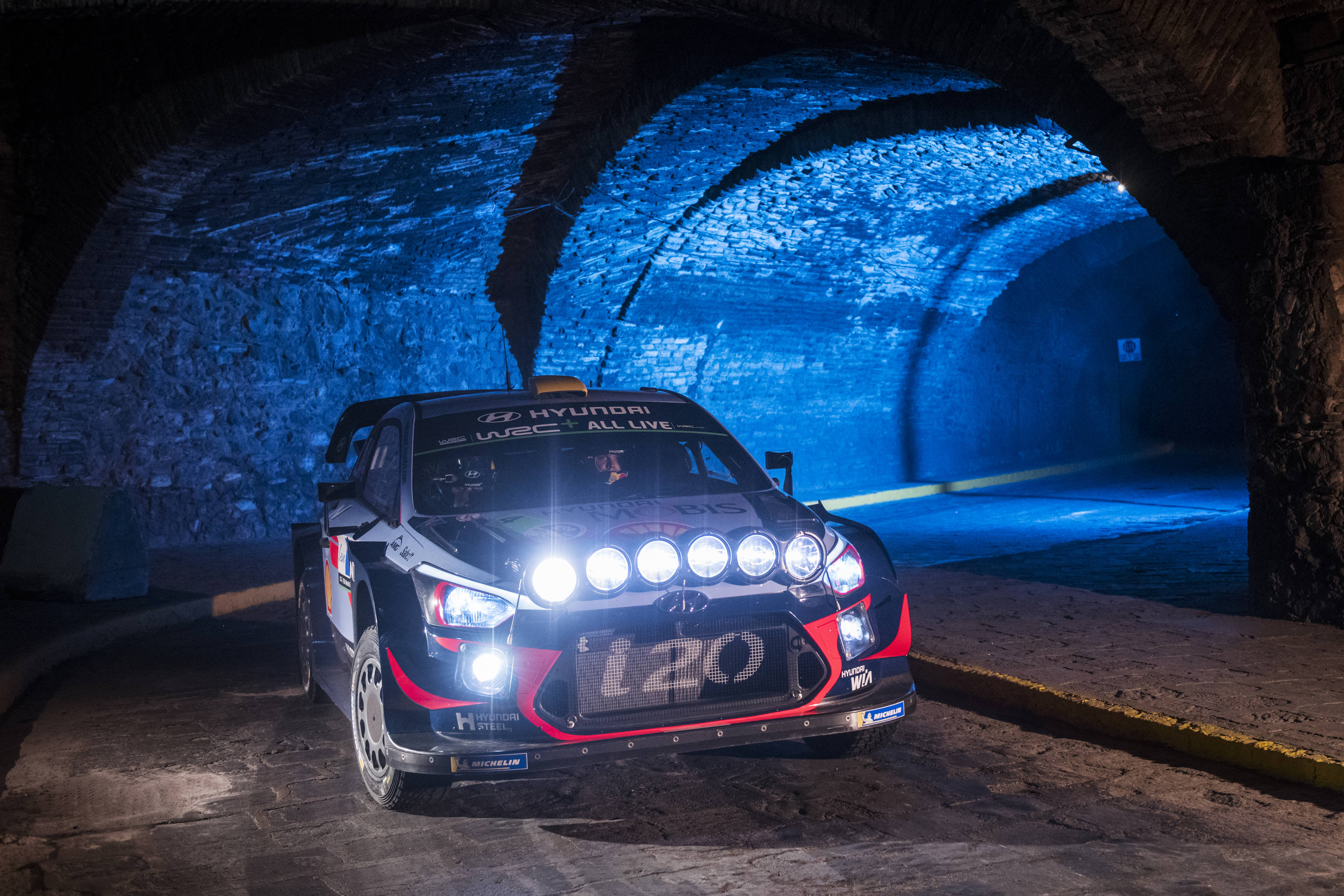 Neuville empieza ganando el Rally de México