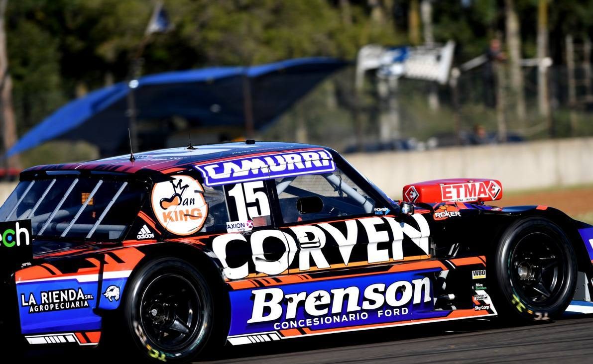 Rossi mejoró su tiempo y marcó la pole