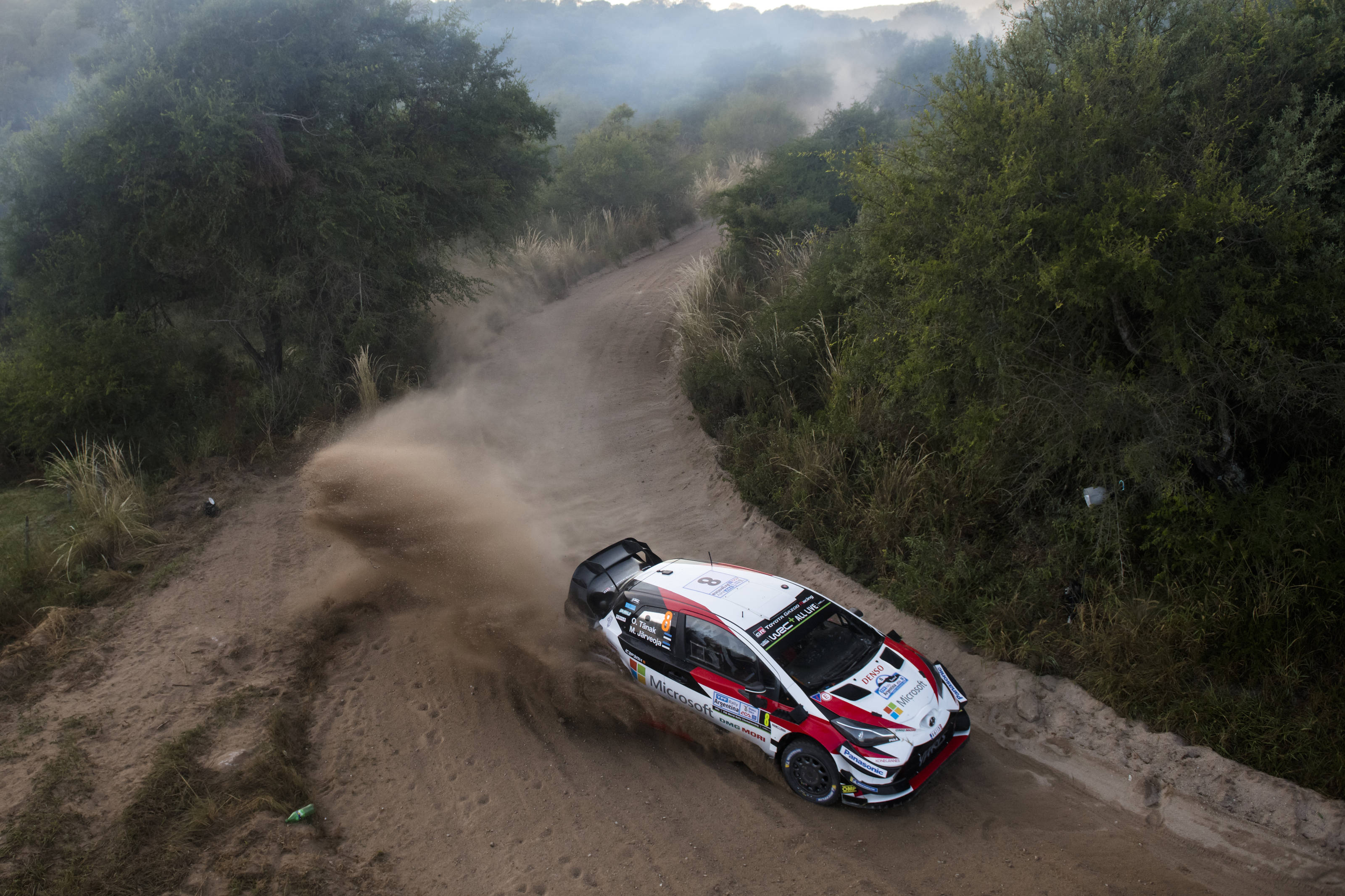 Tanak termina el viernes como líder en el Rally Argentina