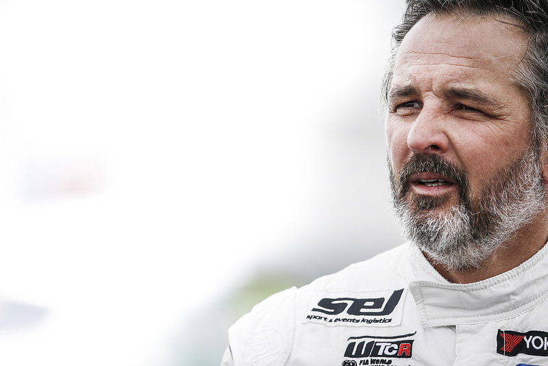 Muller gana por delante de Bjork y Huff en la carrera 1 del Infierno Verde