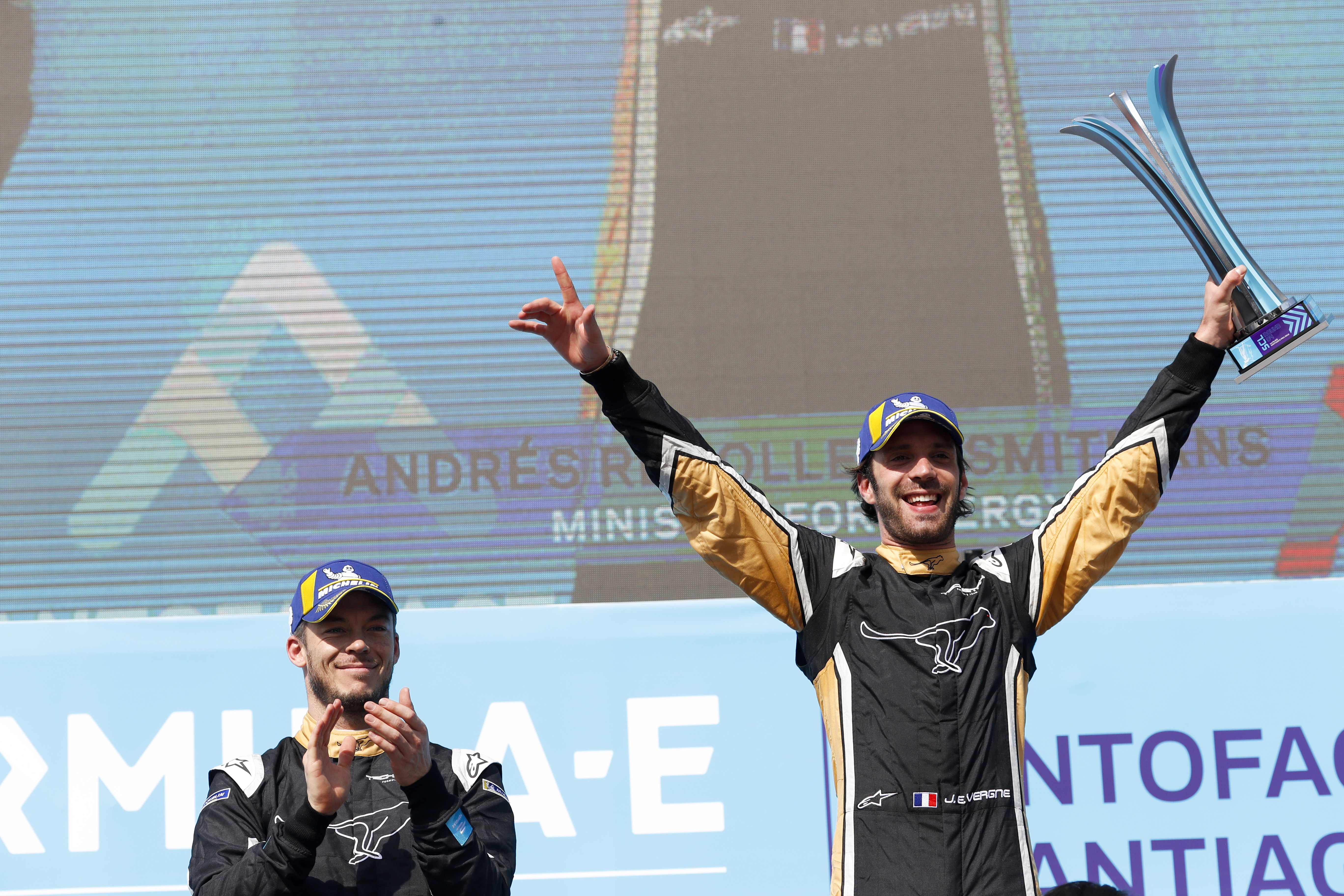 Vergne gana en Chile con abandono de Pechito