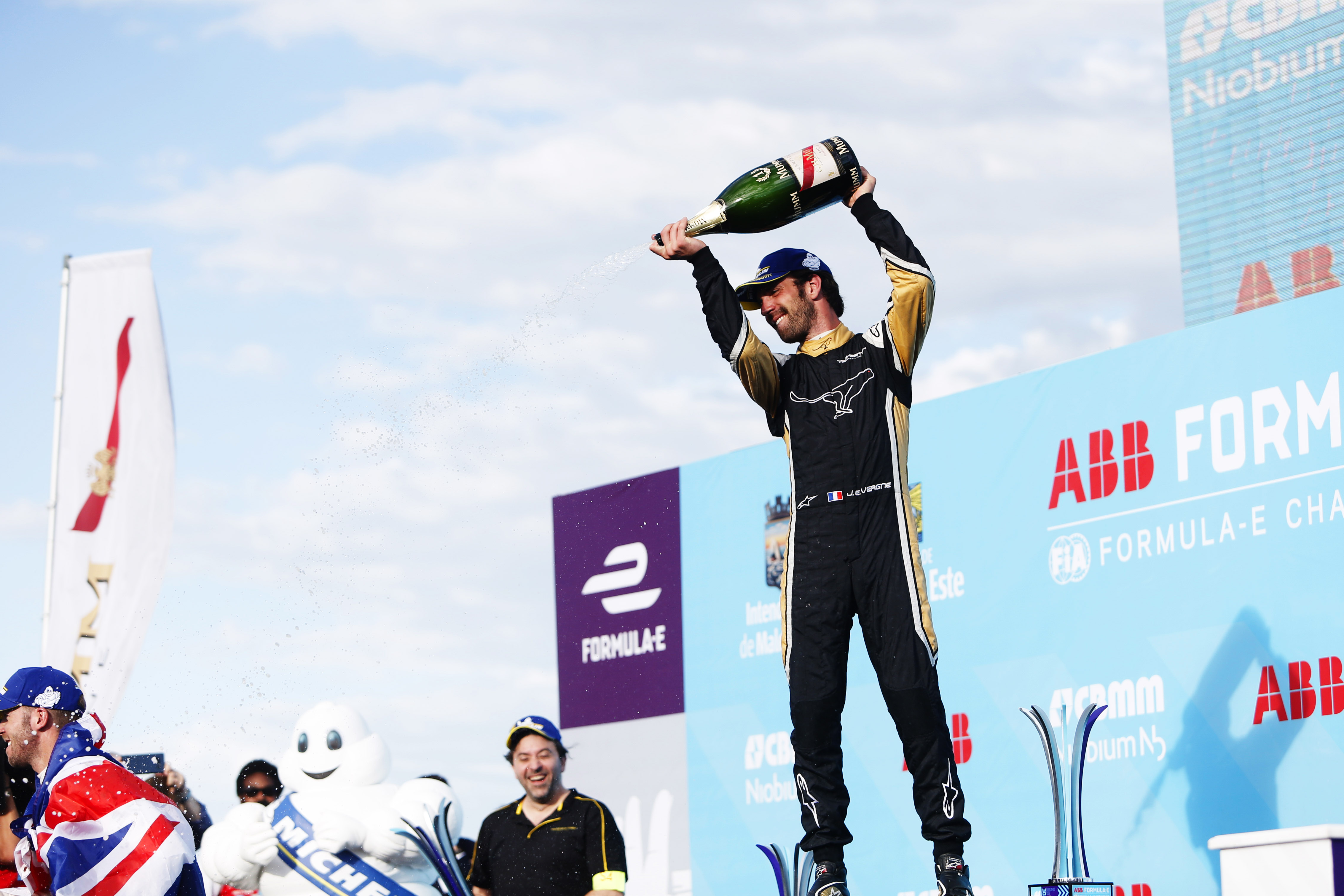 Vergne gana en un emocionante duelo a di Grassi