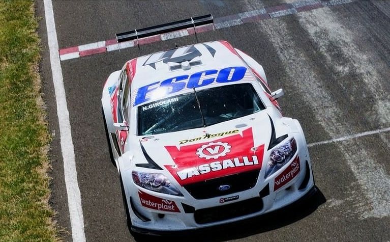 Gran estrategia de Girolami para ganar la final del Top Race en Río Cuarto