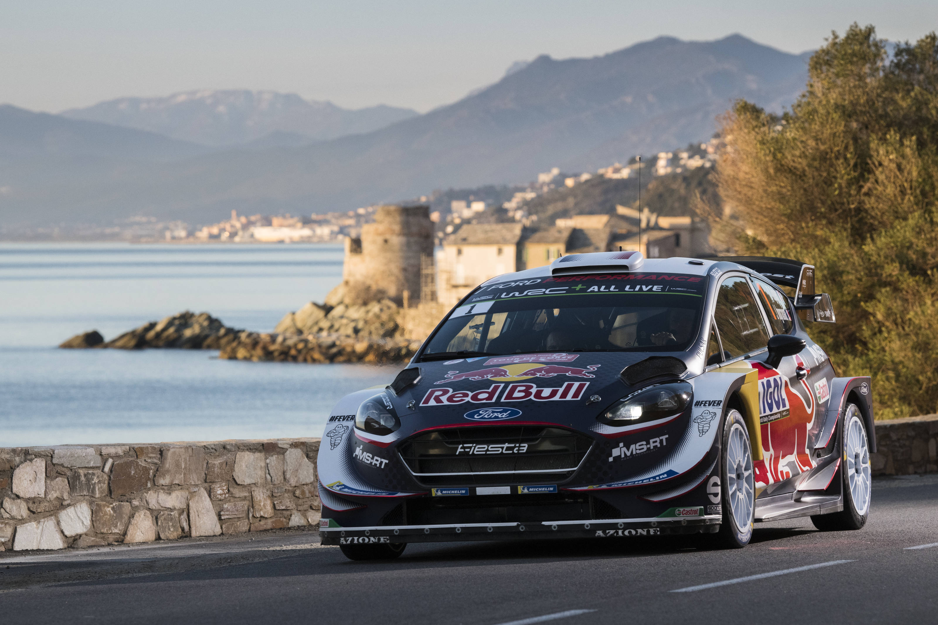 Ogier lidera el Rally de Córcega el día viernes