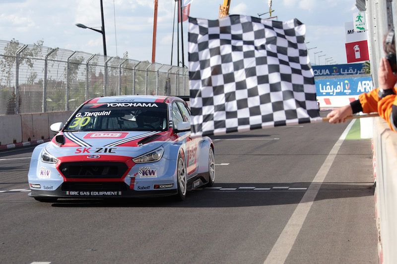 Gabriele Tarquini gana la primera carrera del WTCR de la historia