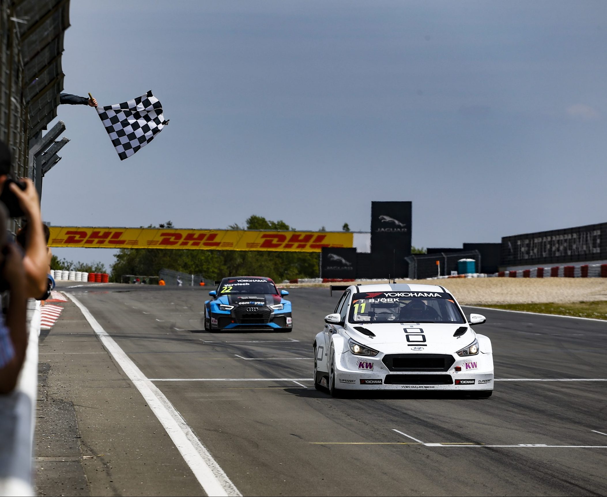Bjork gana la carrera 3 del WTCR en Alemania