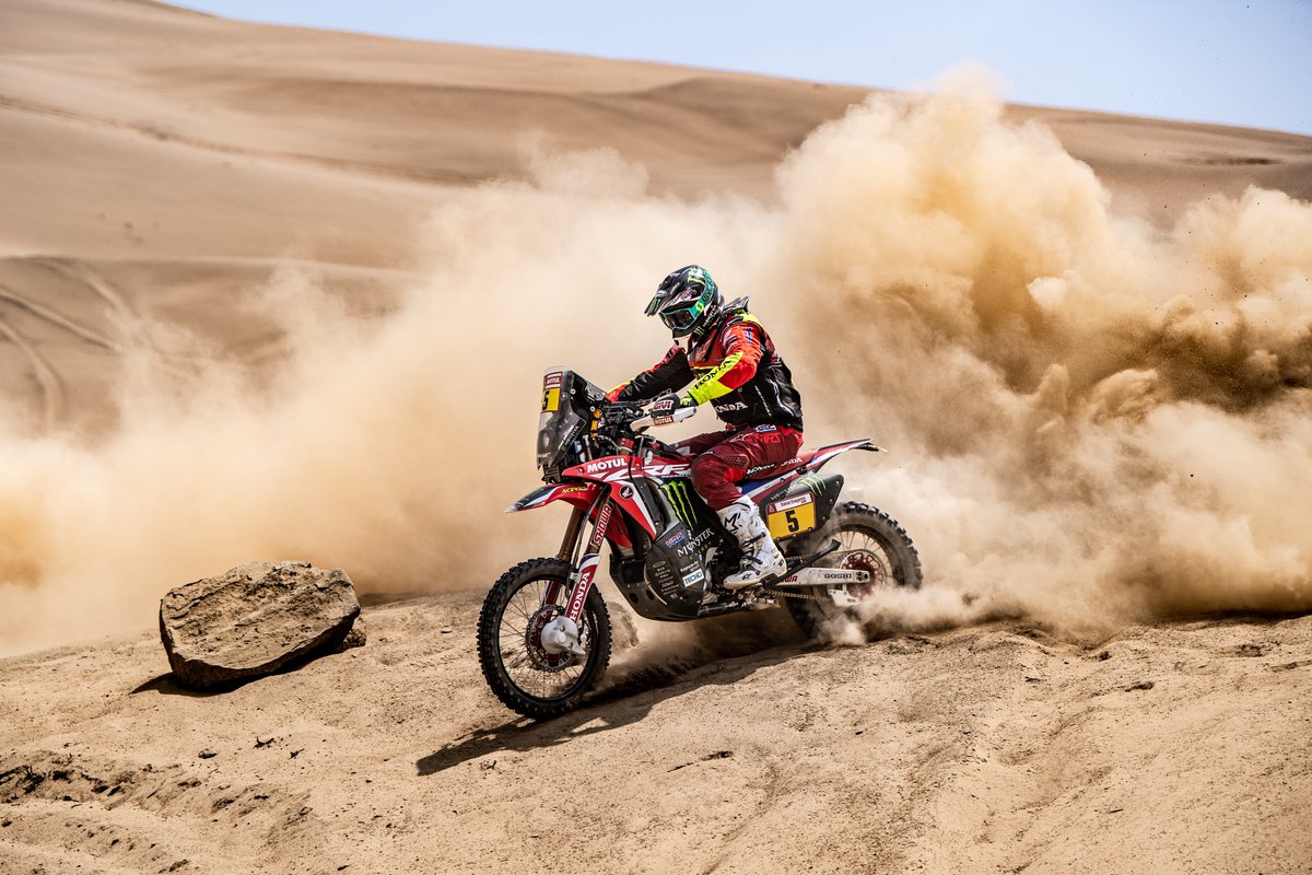 El español Barreda se quedó con la primera etapa en motos