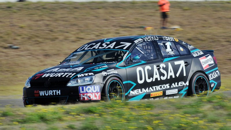 Leonel Pernía se quedó con la pole en una polémica clasificación