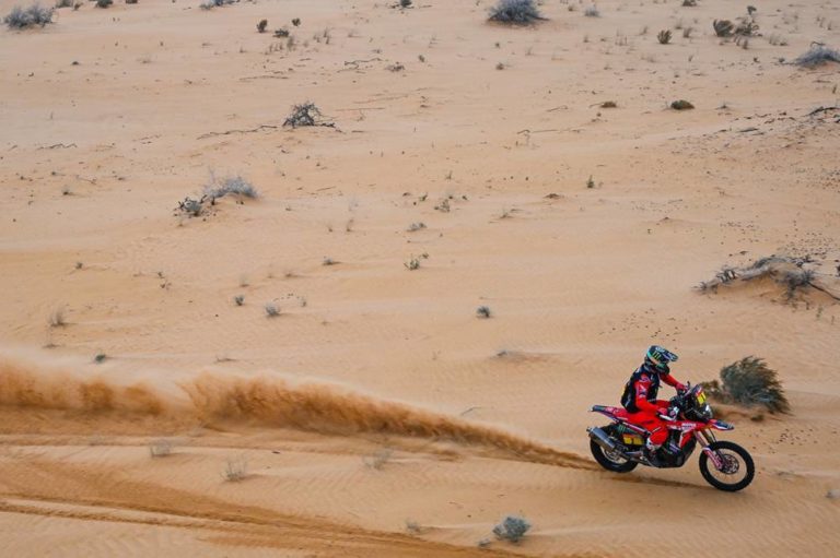 Brabec arrancó al frente la maratón y Cornejo pasó a liderar la general