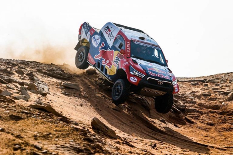 Al-Attiyah ganó la octava etapa y se le acerca a Peterhansel