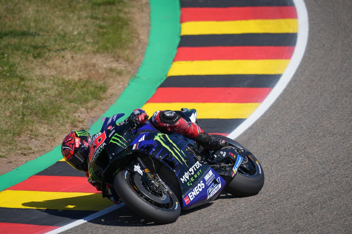 Quartararo domina en Sachsenring tras caída de Bagnaia