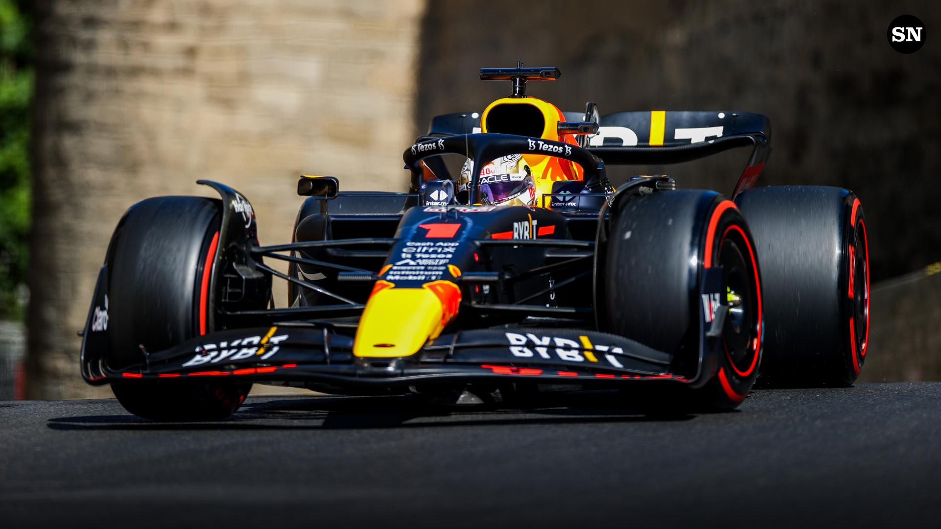 Doblete de Red Bull en Azerbaiyán en tarde difícil para Ferrari