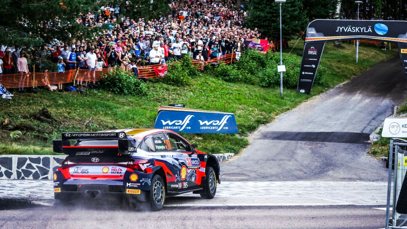 Neuville abre con un 1-2 para Hyundai