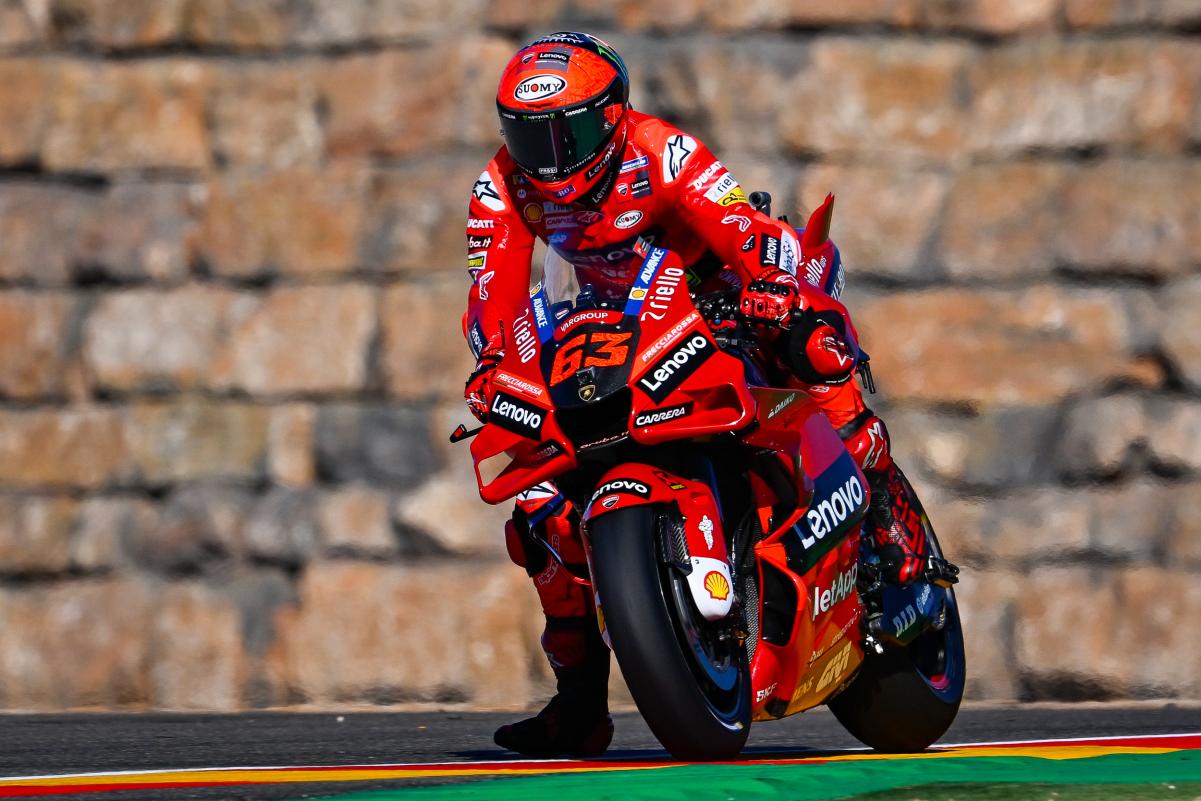 Bagnaia se lleva la pole en Aragón y Márquez es 13° en su regreso