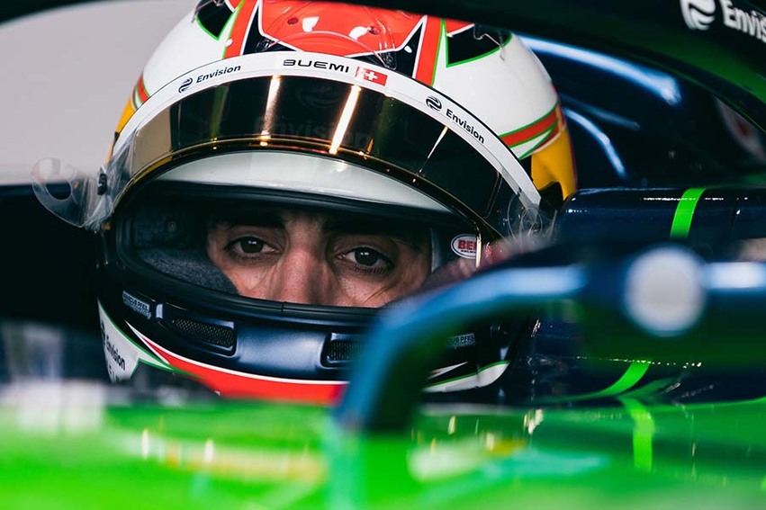 Buemi se lleva la pole de la Fórmula E en Diriyah