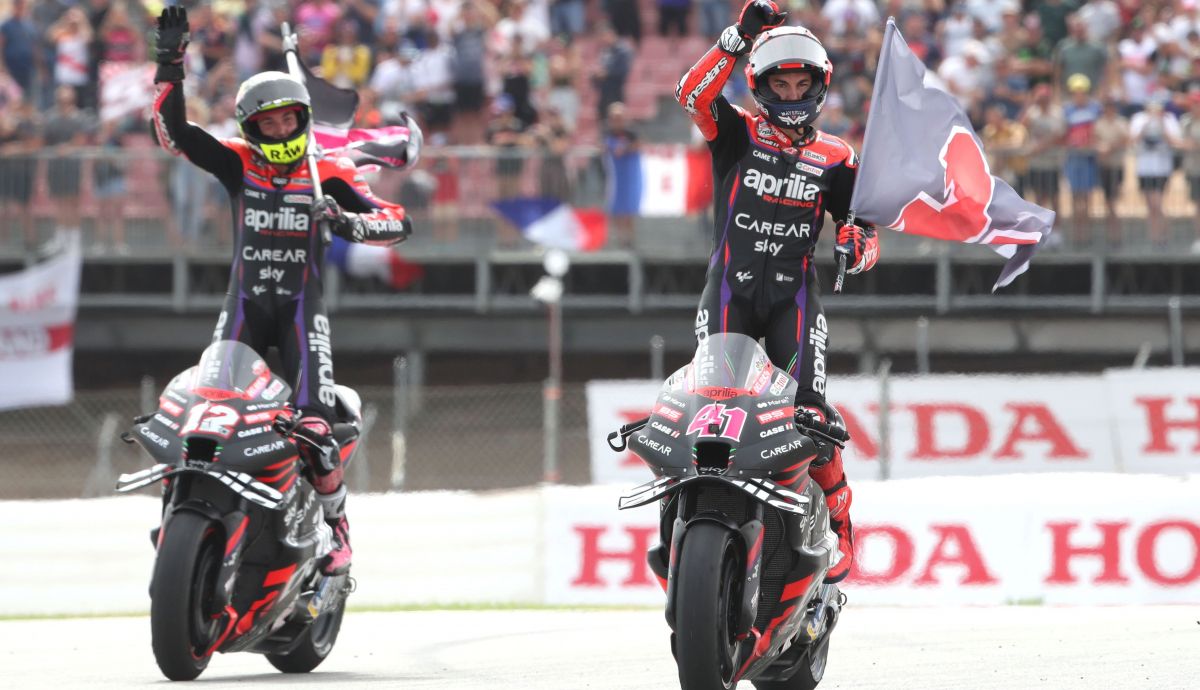 Aprilia Hace Historia con un Doblete en Montmeló