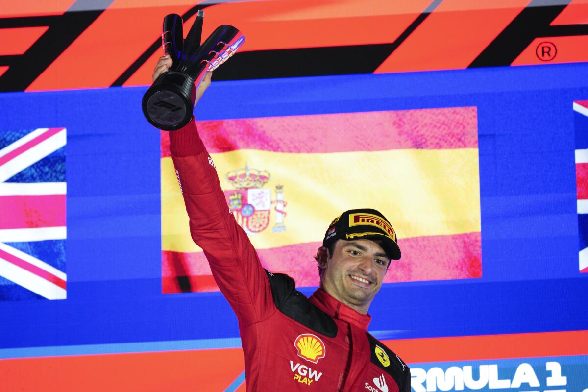 Carlos Sainz Rompe la Hegemonía de Red Bull con una Victoria en Singapur