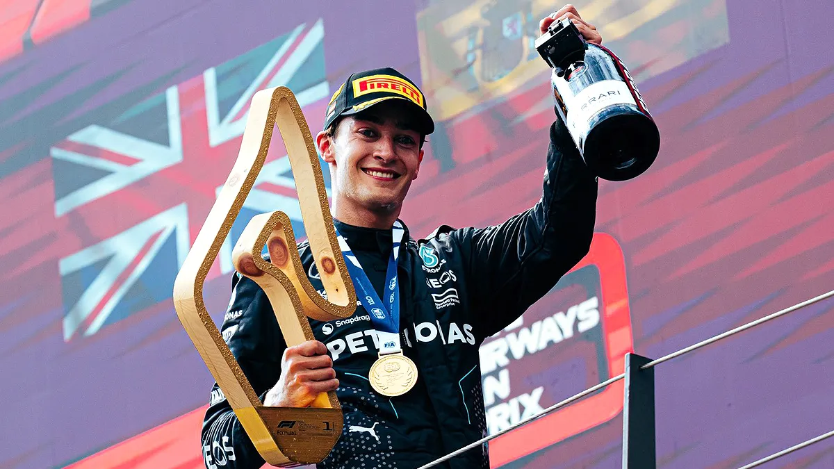 Russell triunfa en Austria con Sainz en el podio