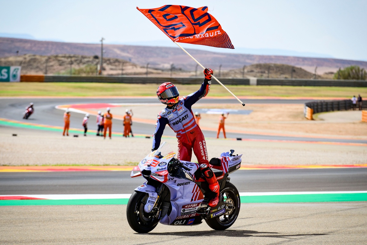 Márquez conquista Aragón tras tres años de espera y brilla con Ducati
