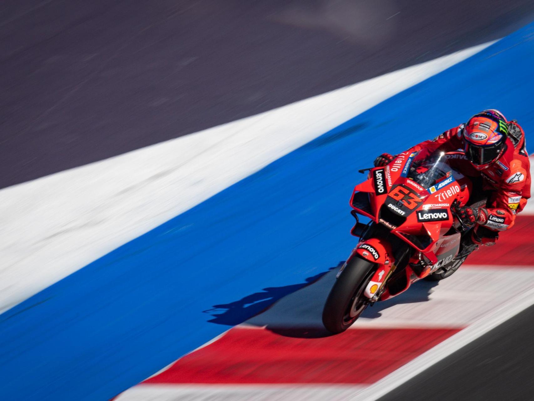 Bagnaia conquista la pole en Misano mientras Márquez sufre una caída