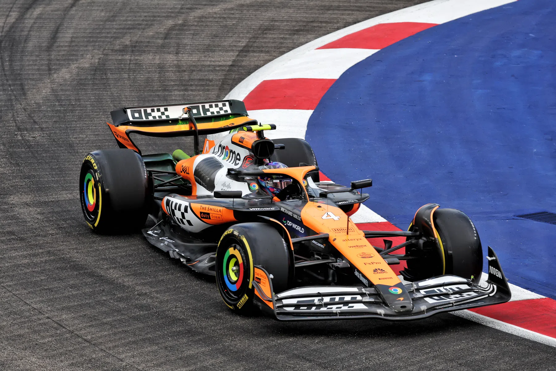 Norris domina en Singapur mientras Ferrari sigue de cerca