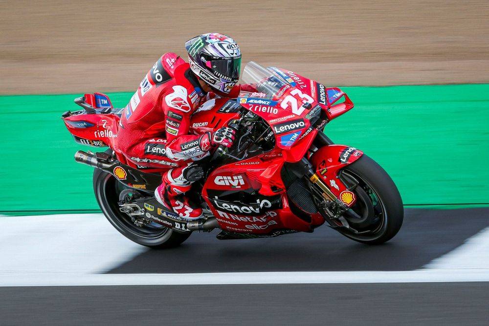 Bastianini triunfa en Silverstone; caídas de Bagnaia y Márquez