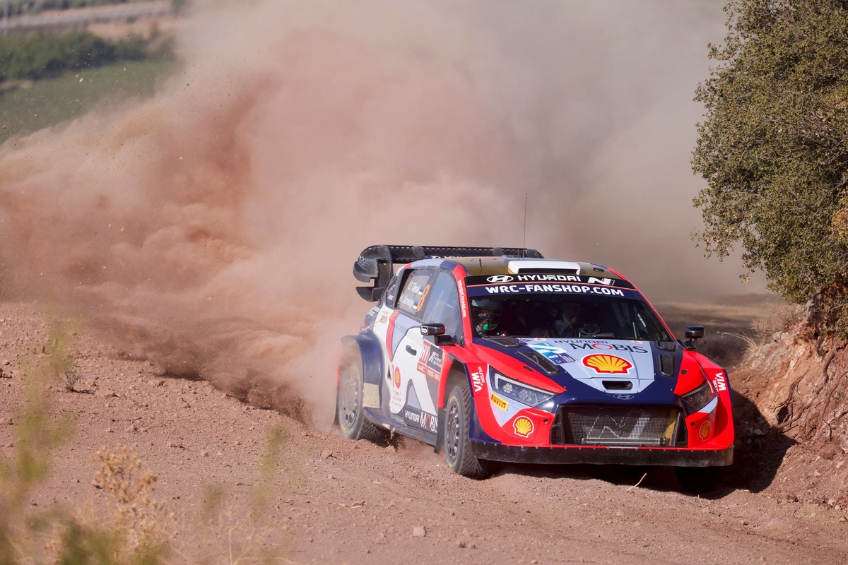 Tänak lidera el Rally Acrópolis tras el descalabro de Ogier; Sordo asegura el segundo lugar