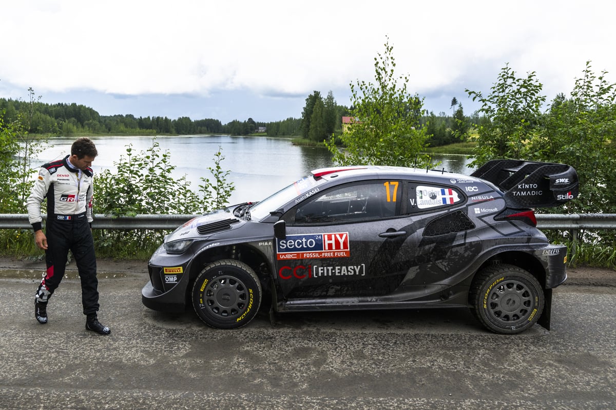 Ogier se consagra en Finlandia tras el accidente de Rovanpera