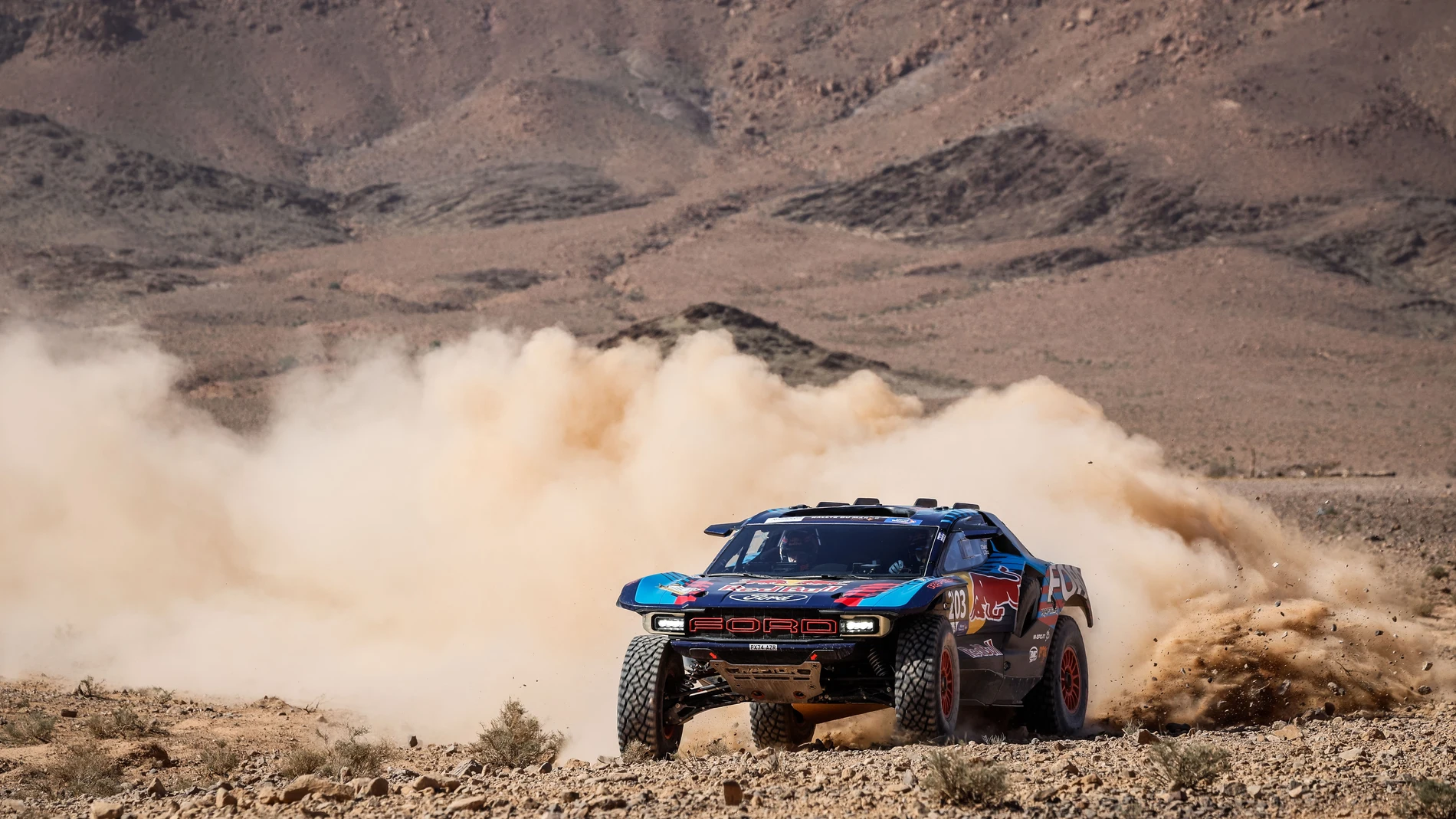 Sainz logra su primer triunfo con Ford mientras Al Attiyah se acerca a la corona mundial