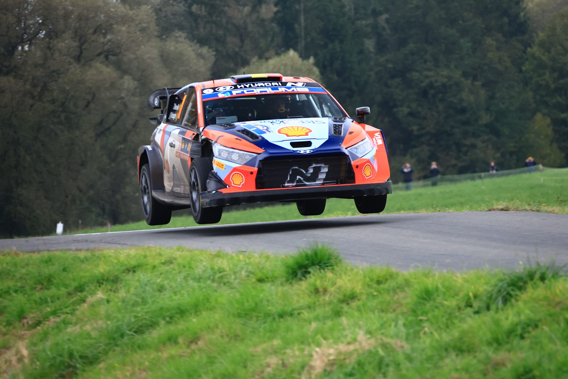 Neuville se distancia de Ogier en el Rally del Centro de Europa