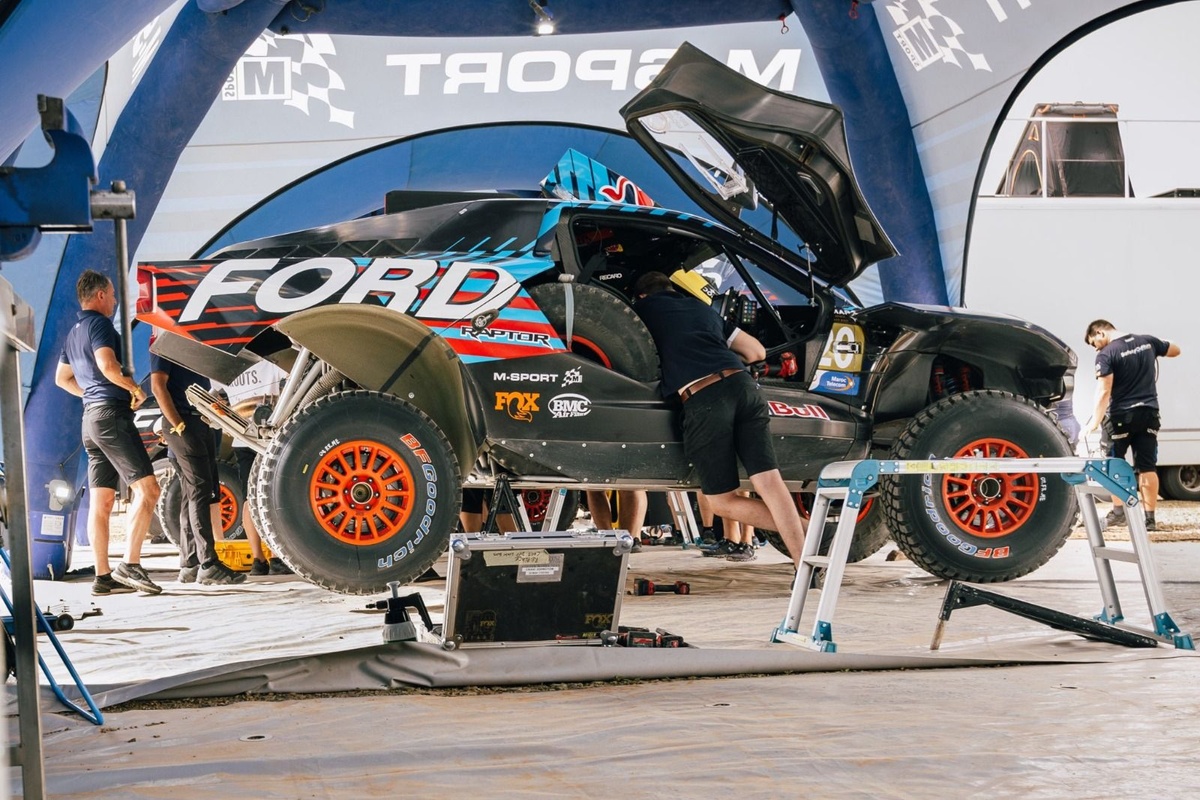 Ford soluciona los inconvenientes de Carlos Sainz y retoma el Rally de Marruecos